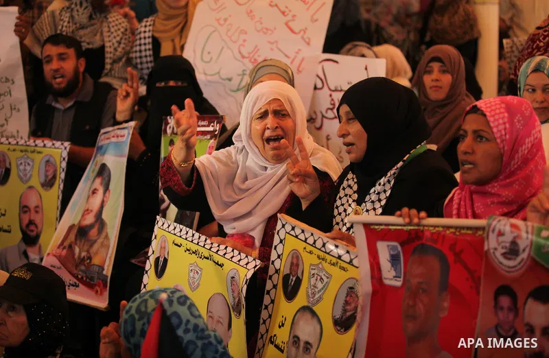 Palestinians take part in a protest demanding release the prisoners in Israeli jails, in front of Red cross office, in Gaza city, on on August 03, 2015. Photo by Ashraf Amra