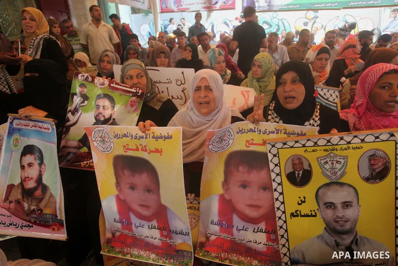 Palestinians take part in a protest demanding release the prisoners in Israeli jails, in front of Red cross office, in Gaza city, on on August 03, 2015. Photo by Ashraf Amra
