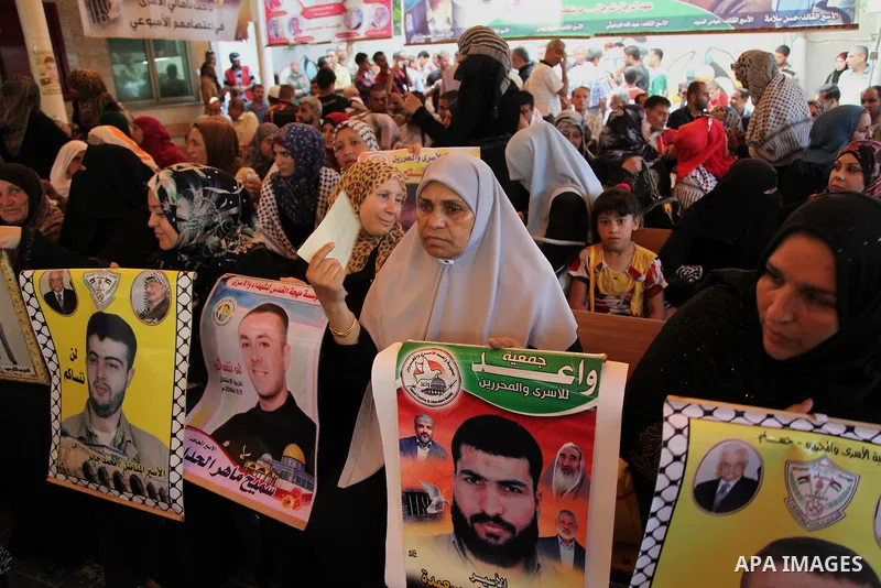 Palestinians take part in a protest demanding release the prisoners in Israeli jails, in front of Red cross office, in Gaza city, on on August 03, 2015. Photo by Ashraf Amra