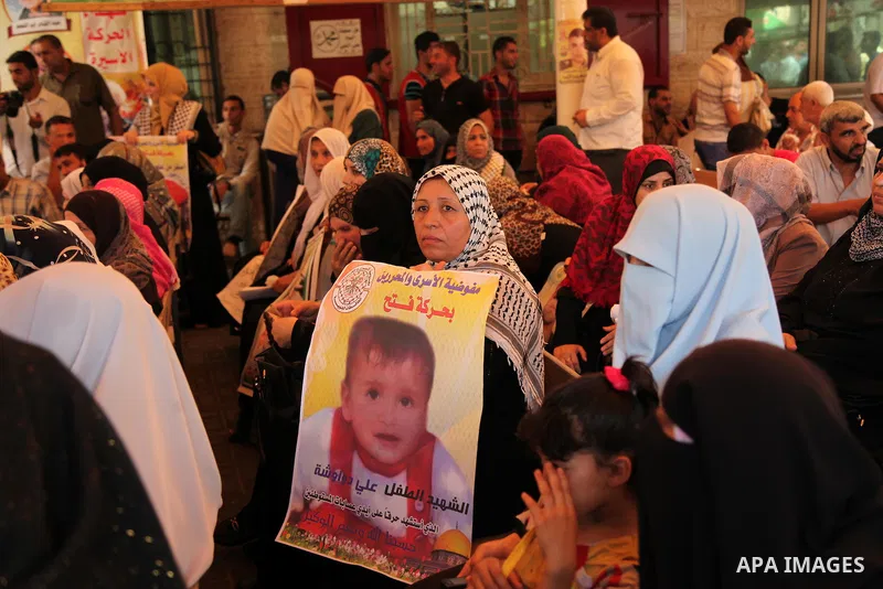 Palestinians take part in a protest demanding release the prisoners in Israeli jails, in front of Red cross office, in Gaza city, on on August 03, 2015. Photo by Ashraf Amra