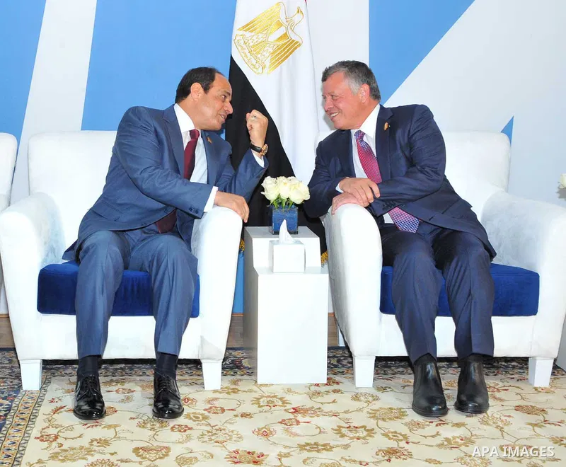 Egyptian President, Abdel Fattah al-Sisi, meets with the King of Jordan, Abdullah II following the inauguration ceremony for the new additions to the Suez Canal, Egypt, 06 August 2015. The latest addition to the canal co...