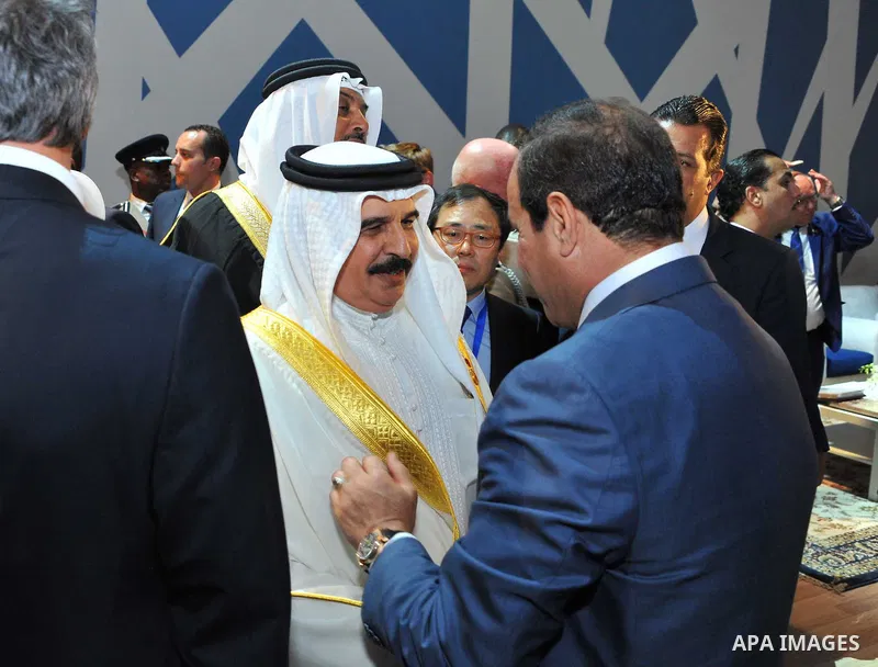 Egyptian President, Abdel Fattah al-Sisi, shakes hands with King Hamad bin Isa Al Khalifa of Bahrain following the inauguration ceremony for the new additions to the Suez Canal, Egypt, 06 August 2015. The latest addition...