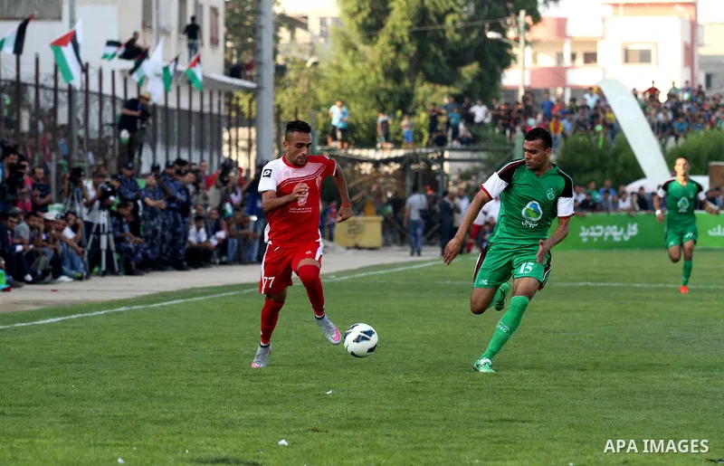 Palestinian Gaza's Shejaya players and Hebron's Al-Ahly players compete during the first leg match of the Palestine Cup final at Yarmuk stadium in Gaza City, on August 6, 2015, as the two teams play each other for the fi...