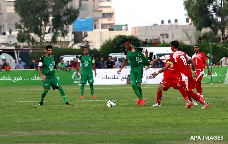 Palestinian Gaza's Shejaya players and Hebron's Al-Ahly players compete during the first leg match of the Palestine Cup final at Yarmuk stadium in Gaza City, on August 6, 2015, as the two teams play each other for the fi...