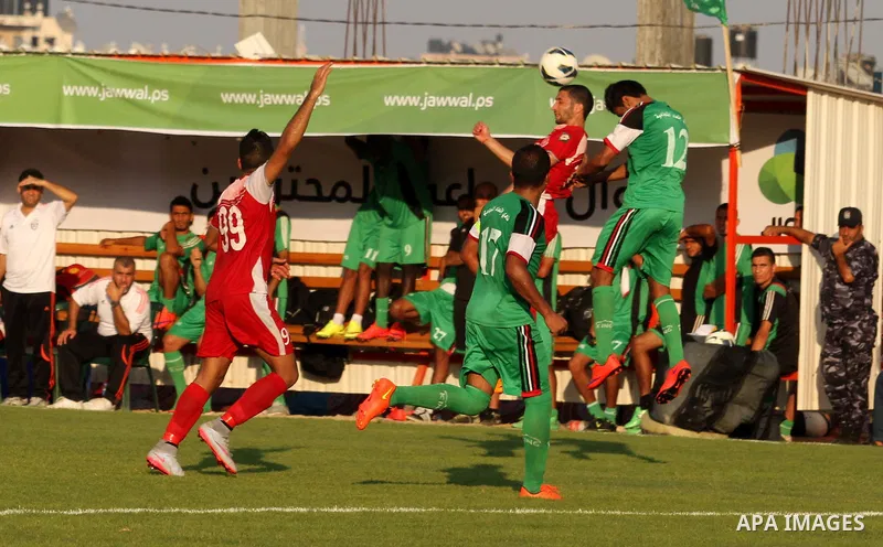 Palestinian Gaza's Shejaya players and Hebron's Al-Ahly players compete during the first leg match of the Palestine Cup final at Yarmuk stadium in Gaza City, on August 6, 2015, as the two teams play each other for the fi...