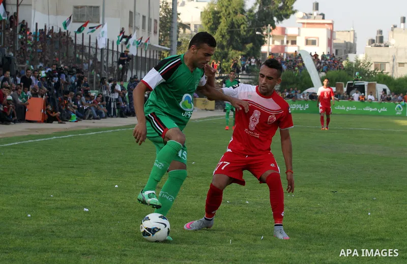 Palestinian Gaza's Shejaya players and Hebron's Al-Ahly players compete during the first leg match of the Palestine Cup final at Yarmuk stadium in Gaza City, on August 6, 2015, as the two teams play each other for the fi...