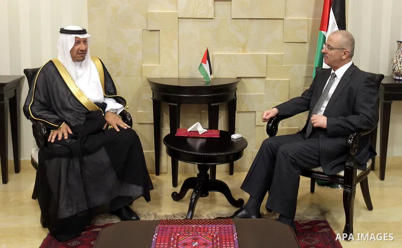 Palestinian Prime Minister Rami Hamdallah meet with Sulaiman Abu Lihya, Group CEO "Alibwan" in the West Bank city of Ramallah, on August 09, 2015. Photo by Prime Minister Office