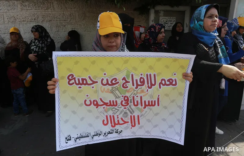 Palestinians take part in a protest demanding release the prisoners in Israeli jails, in front of Red cross office, in Gaza city, on on August 10, 2015. Photo by Mohammed Asad