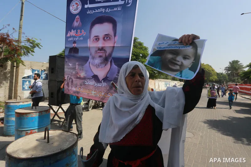 Palestinians take part in a protest demanding release the prisoners in Israeli jails, in front of Red cross office, in Gaza city, on on August 10, 2015. Photo by Mohammed Asad
