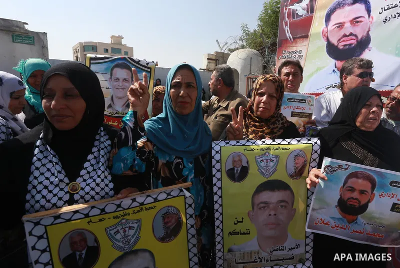 Palestinians take part in a protest demanding release the prisoners in Israeli jails, in front of Red cross office, in Gaza city, on on August 10, 2015. Photo by Mohammed Asad