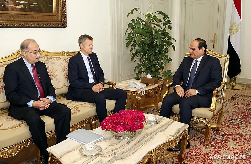Egyptian President Abdel Fattah al-Sisi meets with the Chief executive officer of British Gas Group "British Gas", in cairo, on August 10, 2015. Photo by Egyptian President Office