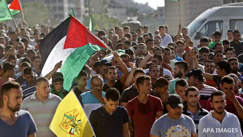 Relatives mourn during the funeral of Palestinian Anas Taha in the West Bank city of Ramallah, August 10, 2015. Israeli troops shot dead Taha who stabbed an Israeli man at a petrol station in the occupied West Bank on Su...