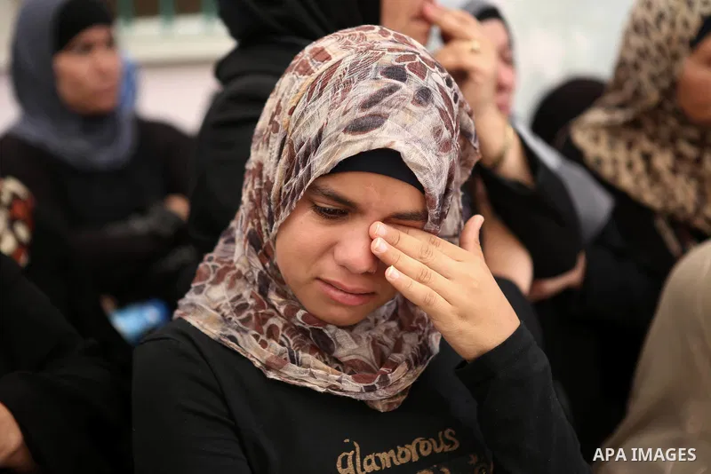 A relative mourns during the funeral of Palestinian Anas Taha in the West Bank city of Ramallah, August 10, 2015. Israeli troops shot dead Taha who stabbed an Israeli man at a petrol station in the occupied West Bank on...