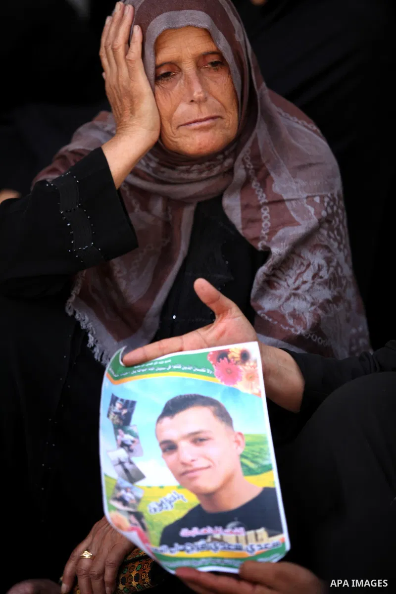 Palestinian families of martyrs take part a protest to demand their rights, in Gaza city, on August 11, 2015. Photo by Ashraf Amra