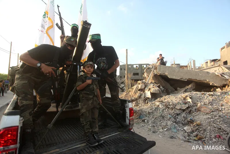 Members of Ezzedeen al-Qassam brigades, the armed wing of Hamas movement, take part in an anti-Israel parade in Beit Hanoun, in the northern Gaza Strip, on August 11, 2015. Photo by Ashraf Amra