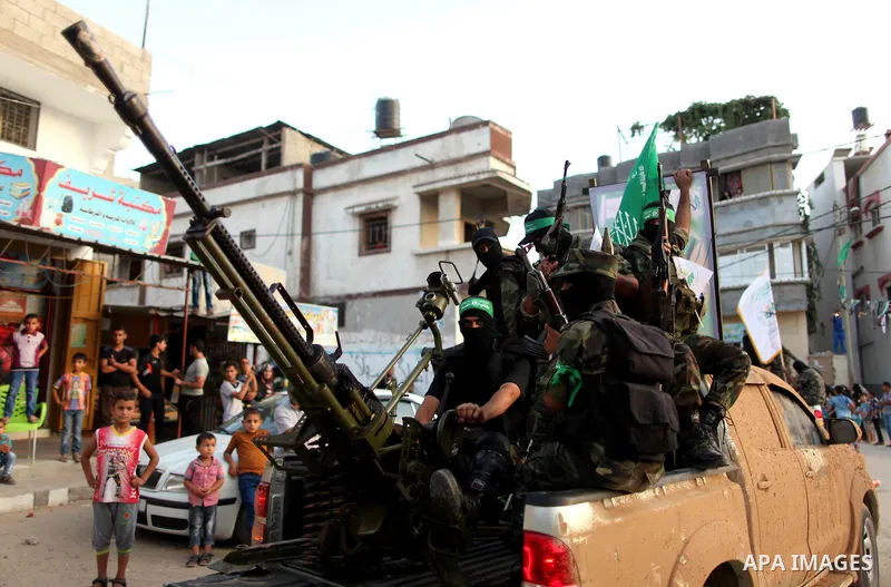 Members of Ezzedeen al-Qassam brigades, the armed wing of Hamas movement, take part in an anti-Israel parade in Beit Hanoun, in the northern Gaza Strip, on August 11, 2015. Photo by Ashraf Amra