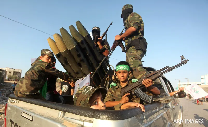 Members of Ezzedeen al-Qassam brigades, the armed wing of Hamas movement, take part in an anti-Israel parade in Beit Hanoun, in the northern Gaza Strip, on August 11, 2015. Photo by Ashraf Amra