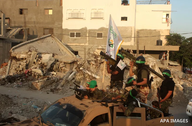 Members of Ezzedeen al-Qassam brigades, the armed wing of Hamas movement, take part in an anti-Israel parade in Beit Hanoun, in the northern Gaza Strip, on August 11, 2015. Photo by Ashraf Amra
