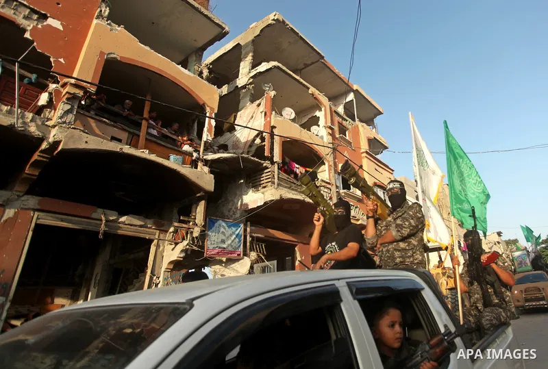Members of Ezzedeen al-Qassam brigades, the armed wing of Hamas movement, take part in an anti-Israel parade in Beit Hanoun, in the northern Gaza Strip, on August 11, 2015. Photo by Ashraf Amra