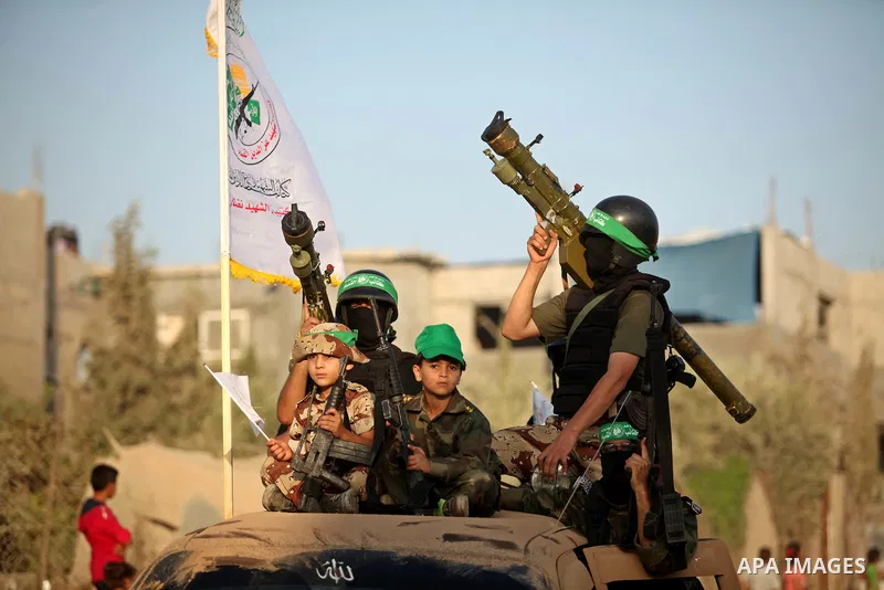Members of Ezzedeen al-Qassam brigades, the armed wing of Hamas movement, take part in an anti-Israel parade in Beit Hanoun, in the northern Gaza Strip, on August 11, 2015. Photo by Ashraf Amra