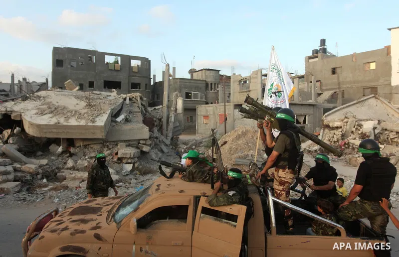 Members of Ezzedeen al-Qassam brigades, the armed wing of Hamas movement, take part in an anti-Israel parade in Beit Hanoun, in the northern Gaza Strip, on August 11, 2015. Photo by Ashraf Amra