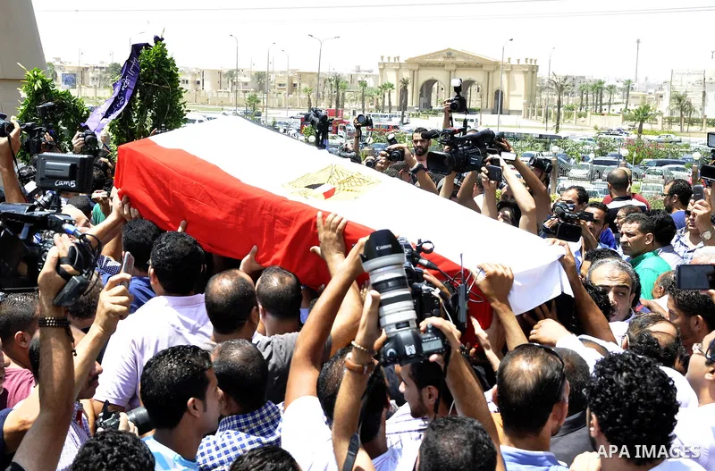 Friends and relatives of Egyptian actor Nur al-Sharif carry his coffin during his funeral at a mosque in Sheikh Zayed City, on the outskirts of Cairo, on August 12, 2015. The veteran pan-Arab film and TV star died on Aug...