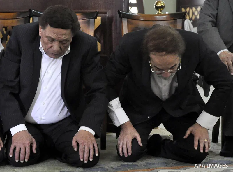 Veteran actors Adel Imam (L) and Mahmoud Yassin (R) pray during the funeral of Egyptian film star Nur al-Sharif on August 12, 2015, at a mosque in Sheikh Zayed City, on the outskirts of Cairo. The veteran pan-Arab film a...