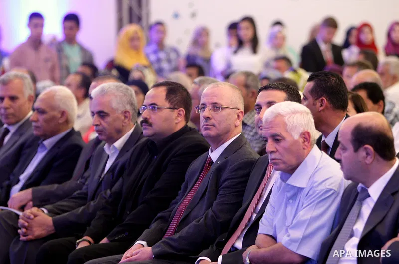 Palestinian Prime Minister Rami Hamdallah take part in a ceremony honoring the top students, in the West Bank city of Ramallah, on August 13, 2015. Photo by Prime Minister Office