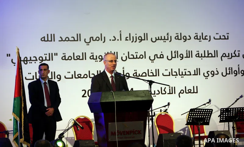 Palestinian Prime Minister Rami Hamdallah take part in a ceremony honoring the top students, in the West Bank city of Ramallah, on August 13, 2015. Photo by Prime Minister Office