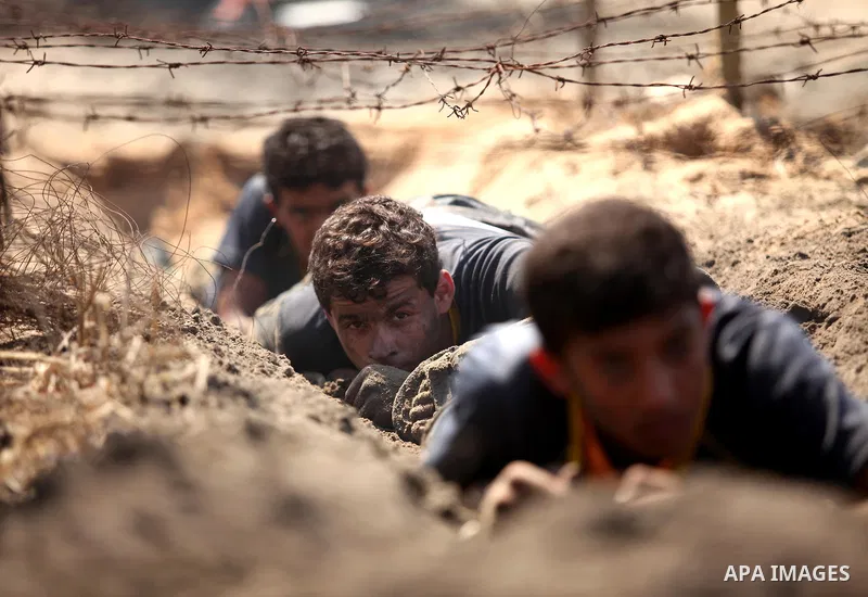 Palestinian youths take part in a military-style exercise during a summer camp organized by Islamic Jihad movement, in Gaza city, on August 13, 2015. Photo by Ashraf Amra