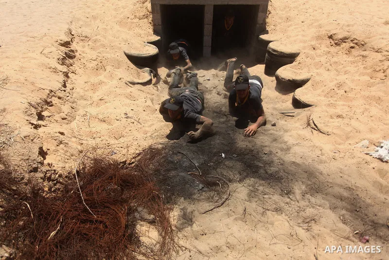 Palestinian youths take part in a military-style exercise during a summer camp organized by Islamic Jihad movement, in Gaza city, on August 13, 2015. Photo by Ashraf Amra