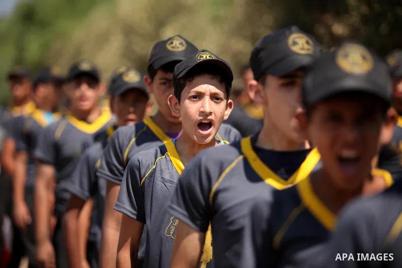 Palestinian youths take part in a military-style exercise during a summer camp organized by Islamic Jihad movement, in Gaza city, on August 13, 2015. Photo by Ashraf Amra
