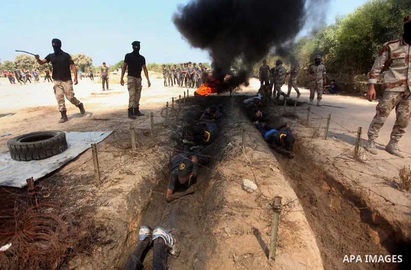 Palestinian youths take part in a military-style exercise during a summer camp organized by Islamic Jihad movement, in Gaza city, on August 13, 2015. Photo by Ashraf Amra