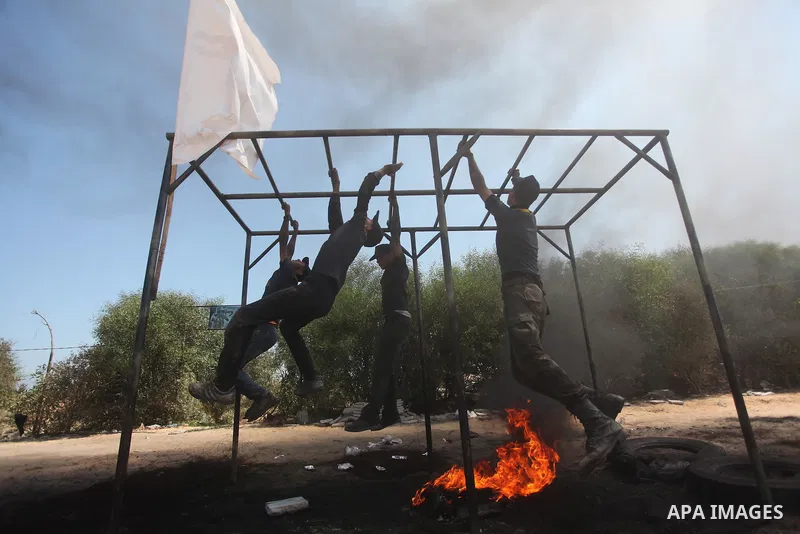 Palestinian youths take part in a military-style exercise during a summer camp organized by Islamic Jihad movement, in Gaza city, on August 13, 2015. Photo by Ashraf Amra