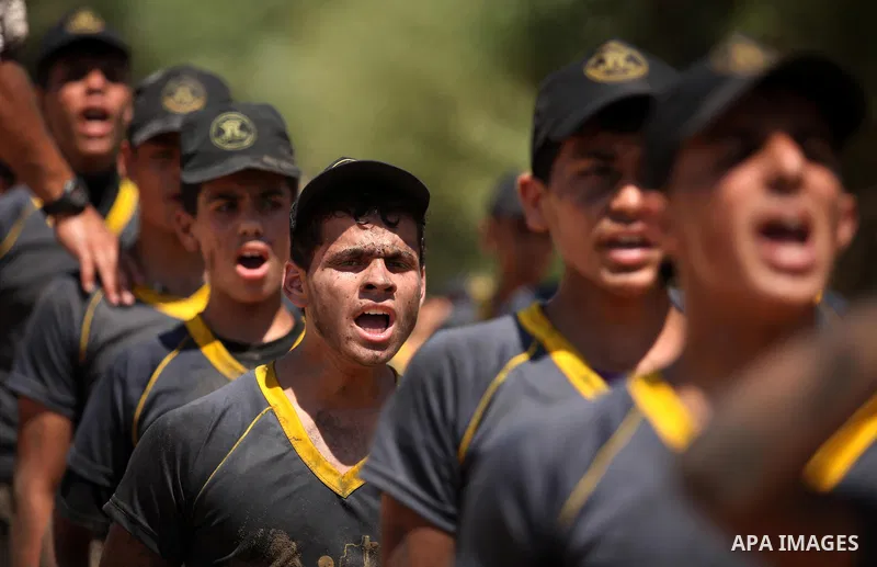 Palestinian youths take part in a military-style exercise during a summer camp organized by Islamic Jihad movement, in Gaza city, on August 13, 2015. Photo by Ashraf Amra