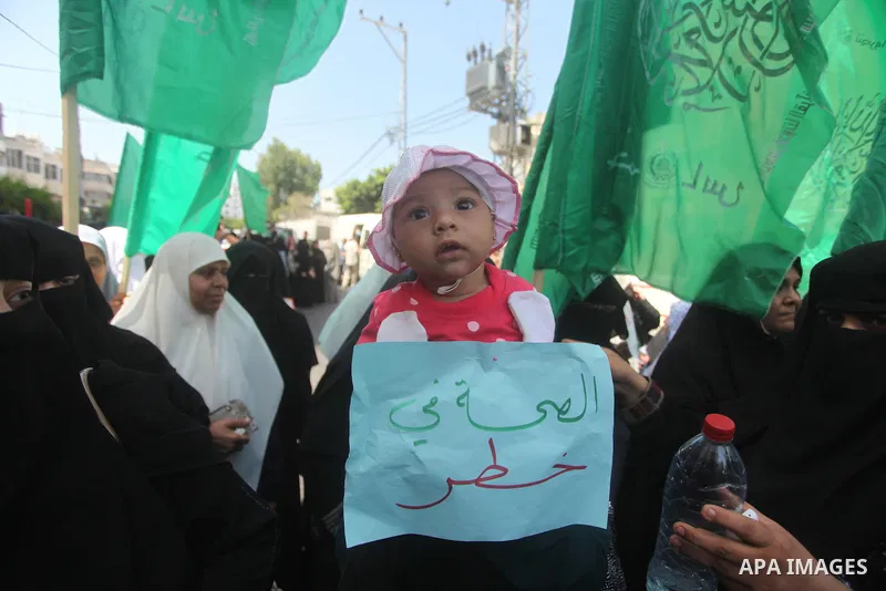 Palestinian women take part in a protest against possible reductions of the services and aid offered by United Nations Relief and Works Agency (UNRWA), in front of UNRWA headquarters in Gaza City August 16, 2015. Photo b...