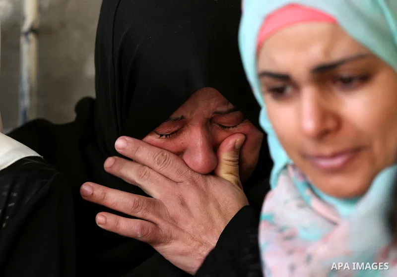 Relatives mourn during the funeral of 21-year-old Rafiq Taj, a Palestinian who was shot dead by Israeli forces after stabbing an Israeli border policeman, on August 16, 2015 near the West Bank village of Tubas in the nor...