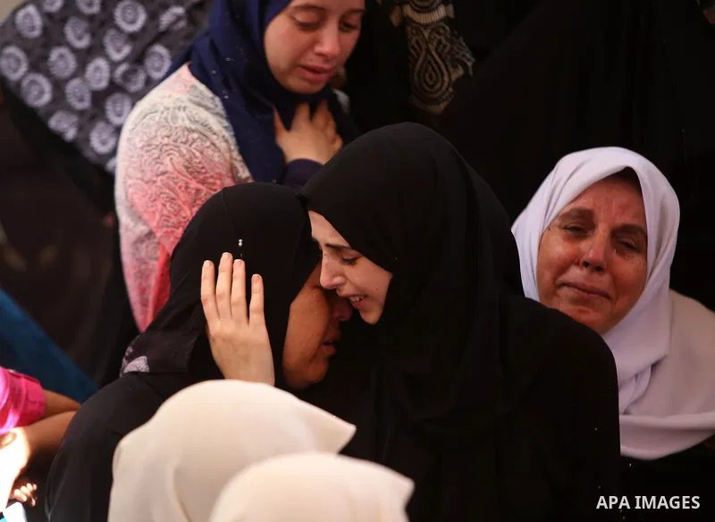 The mother (L) and sister of Palestinian man Mohammad El-Atrash mourn during his funeral in the West Bank village of Kofr Raee near Jenin August 18, 2015. Amshah was shot dead on Monday by Israeli police troopers after h...