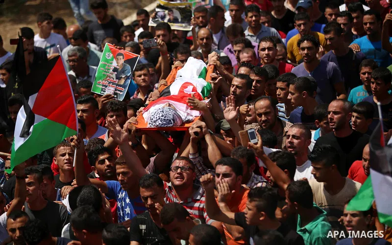 Mourners carry the body of Palestinian man Mohammad El-Atrash during his funeral in the West Bank village of Kofr Raee near Jenin August 18, 2015. El-Atrash was shot dead on Monday by Israeli police troopers after he sta...
