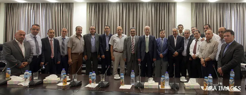 Palestinian Prime Minister Rami Hamdallah meets with a delegation of the Medical Association in the West Bank city of Ramallah on August 19, 2015. Photo by Prime Minister Office