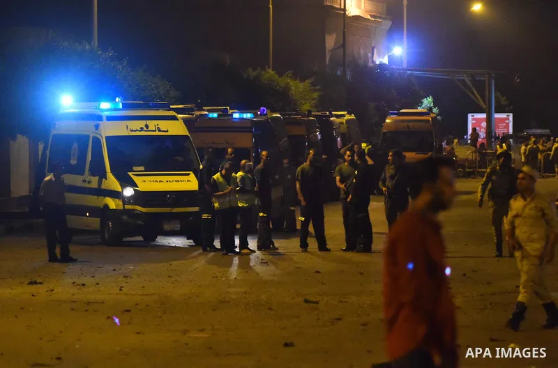 Egyptians ambulance crews stand at the site of a bomb blast at a national security building in Shubra El-Kheima, Qaliubiya Governorate, on the outskirts of Cairo, Egypt August 20, 2015. At least six people were wounded e...