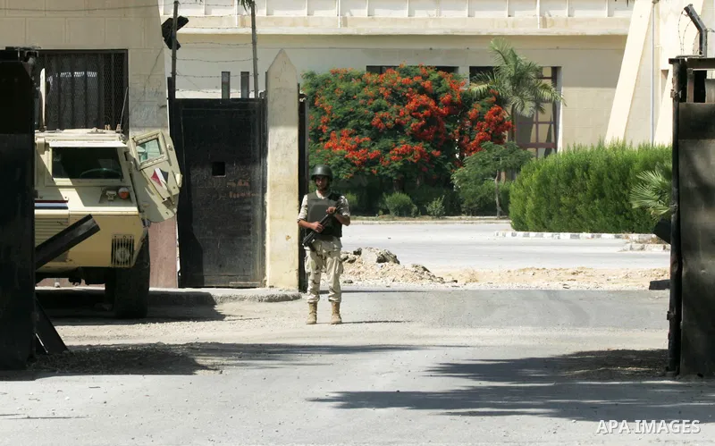 Egyptian soldiers stand guard in front of the Egyptian gate at the Rafah border crossing in the southern Gaza Strip, August 20, 2015. Gunmen in Egypt boarded a bus carrying Palestinians from Cairo to Gaza and seized four...