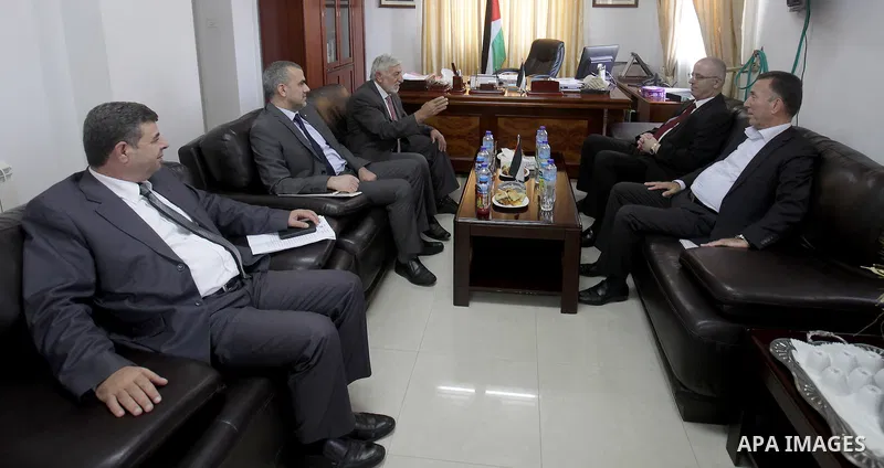Palestinian Prime Minister Rami Hamdallah meets with Agriculture Minister Sufian al-Tamimi, in the West Bank city of Ramallah on August 20, 2015. Photo by Prime Minister Office