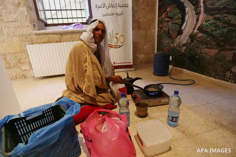 Palestinians take part in an exhibition for the Palestinian heritage, in the West Bank city of Ramallah, on August 24, 2015. Photo by Shadi Hatem
