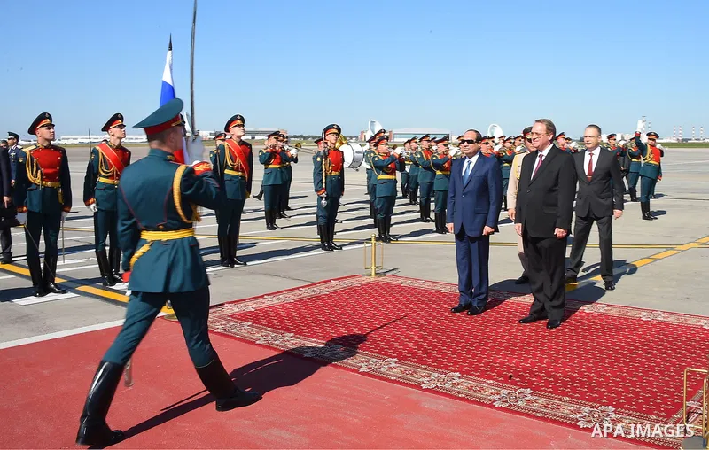 Egyptian President Abdel Fattah al-Sisi reviews the honour guard during an official arrival ceremony, in Moscow on August 25, 2015. Photo by Egyptian President Office