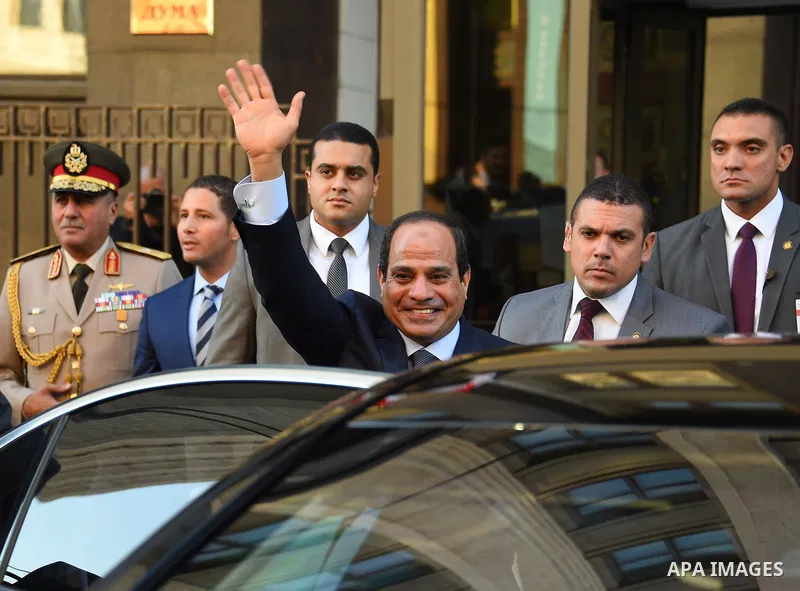Egyptian President Abdel Fattah al-Sis waves to the crowds as he arrives to meet with Russian State Duma speaker Sergey Naryshkin, at the State Duma, the lower house of parliament, in Moscow, Russia on August 25, 2015. P...
