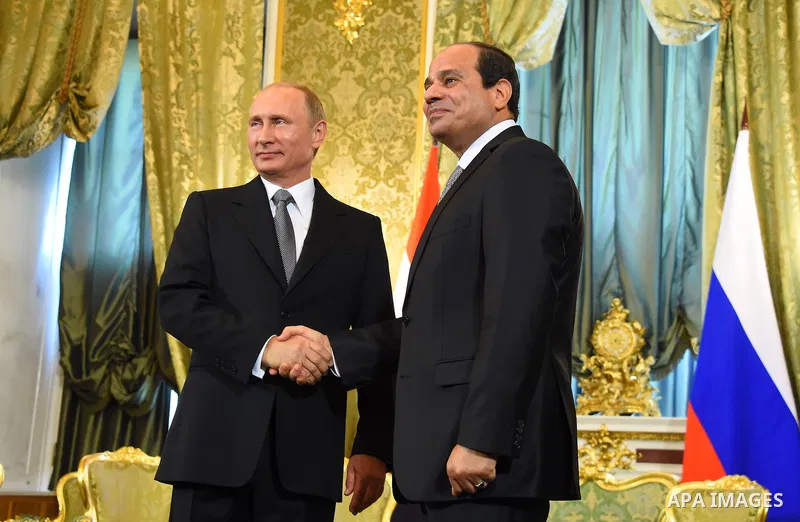 Egyptian President, Abdel Fattah al-Sisi shakes hands with Russian President Vladimir Putin, in the Kremlin in Moscow, Aug. 26, 2015. The Egyptian president is visiting Moscow in a bid to revive relations with Russia whi...