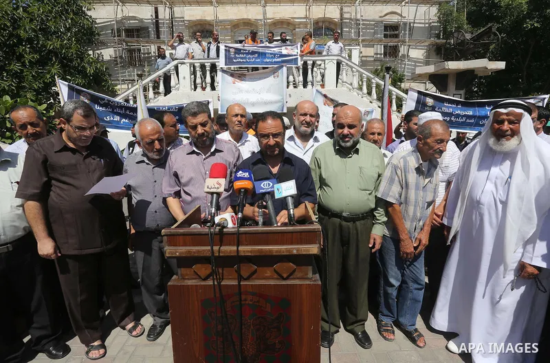 Palestinian employees of the Municipality take part in a protest against the attack on their colleague, in Gaza city, on August 29, 2015. Photo by Mohammed Asad