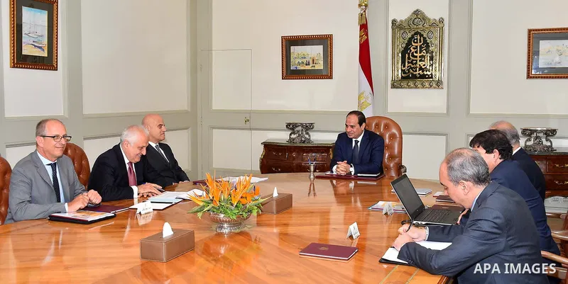 Egyptian President, Abdel Fattah al-Sisi meets with the executive director of the Italian company Eni Petroleum in Cairo, Egypt on August 29, 2015. Photo by Egyptian President Office