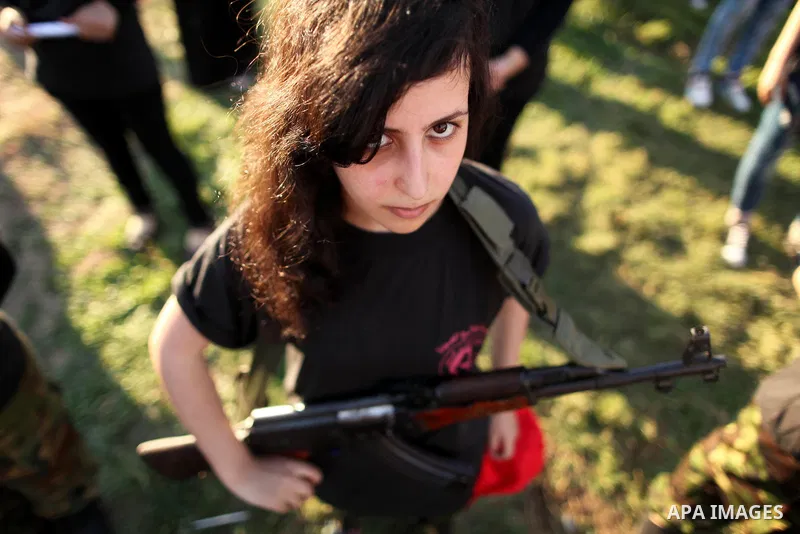 Palestinian girls participate in a military graduation ceremony of the Popular Front for the Liberation of Palestine (PFLP), in Gaza city on August 29, 2015. Photo by Ashraf Amra